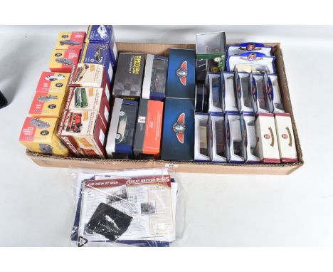 A TRAY CONTAINING A QUANTITY OF MIXED BOXED DIECAST VEHICLES, included are a selection of Oxford diecast models, a selection 