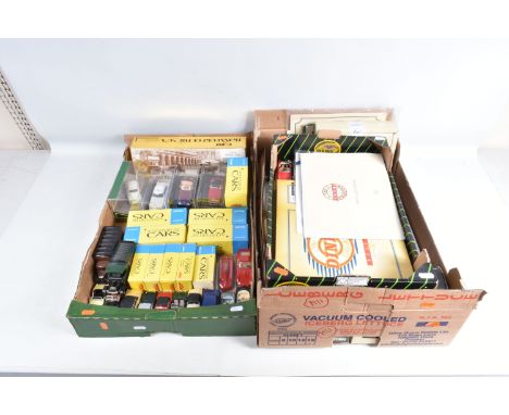 A QUANTITY OF BOXED AND UNBOXED MODERN CORGI DIECAST VEHICLES, to include boxed and unboxed Corgi/Solido 'A Century of Cars' 