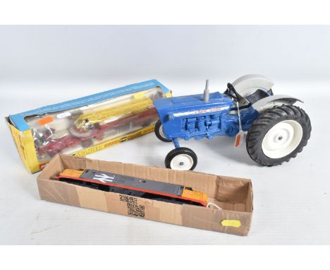 A BOXED CORGI MAJOR TOYS AMERICAN LAFRANCE AERIAL RESCUE TRUCK, No.1143, appears complete and in fairly good condition, may b