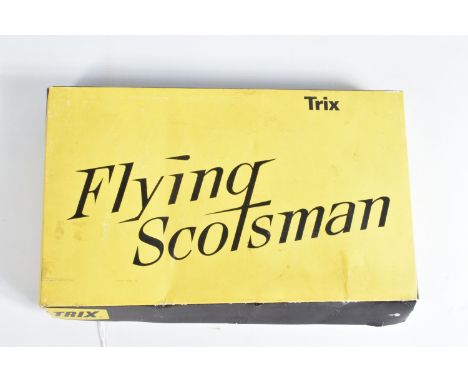 A BOXED TRIX TRAINS OO GAUGE A3 CLASS LOCOMOTIVE AND TENDERS, 'Flying Scotsman' No.4472, L.N.E.R. green livery (1180), 2 rail