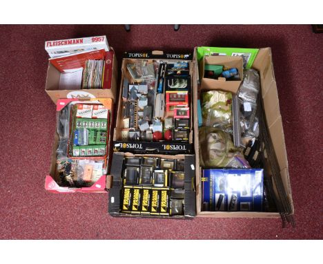A QUANTITY OF BOXED AND UNBOXED N GAUGE MODEL RAILWAY ACCESSORIES AND TRACK ETC., to include boxed items by Graham Farish Sce