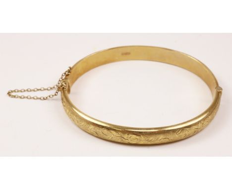 Gold hinged bangle hallmarked 9ct approx 10.5gm   Condition Report   Click here for further images, condition, auction times 
