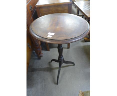 A George III Chippendale style mahogany circular tilt top tripod table 