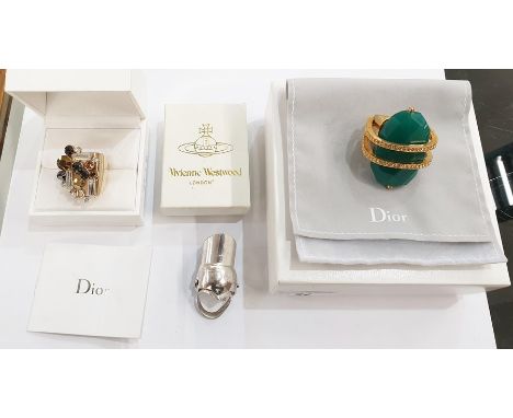 Christian Dior gilt metal costume ring with large green faceted oval stones, held by two bands of simulated champagne-coloure