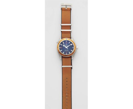 Omega Seamaster Planet OceanEdelstahl. Runde Herrenarmbanduhr mit Saphirglas. Einseitig drehbare zweifarbige Taucherlünette. 