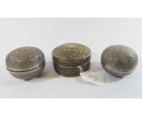 Three Indian white metal circular trinket boxes, gross weight 5.4 troy ounces,  largest box 6.5 cms diameter  