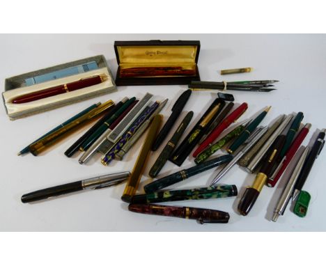 An interesting collection of vintage fountain and other pens to include Parker, Conway Stewart etc 