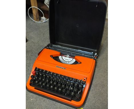 AN UNDERWOOD 35 TYPEWRITER