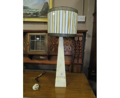 A MODERN TIFFANY STYLE DECO TABLE LAMP H-66 CM (OVERALL )