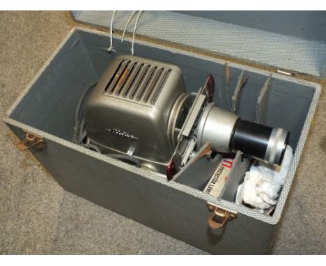 A CASED VINTAGE ALDIS PROJECTOR