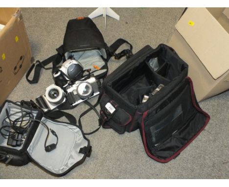 A QUANTITY OF CAMERAS AND ACCESSORIES TO INCLUDE A MINOLTA X300 CAMERA, 