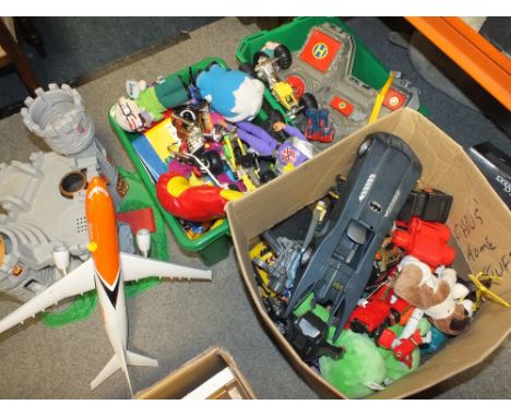 A LARGE QUANTITY OF VINTAGE AND MODERN TOYS TO INCLUDE TRANSFORMERS, BATMAN ETC.