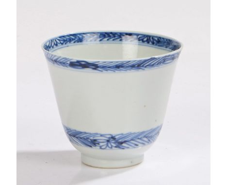 Chinese porcelain cup, Kangxi period, (1661-1722) with a blue painted collar and base, a flower to the internal base of the b