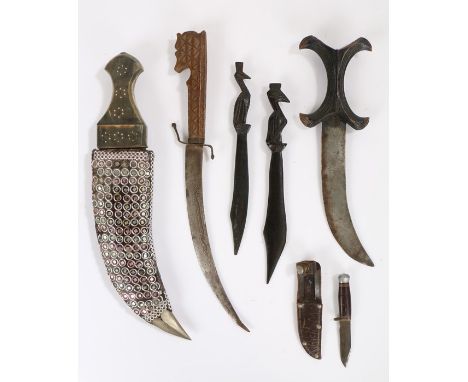 Mixed lot to include a late 19th Century Hadendoa Sudanese Dagger with wooden X forming grip with curved blade, a horn handle