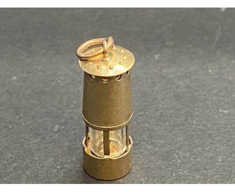 9ct Gold charm/pendant of a minors lamp