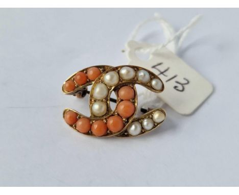 A Antique Gold Pearl And Coral Horse Shoe Brooch 4 Gms