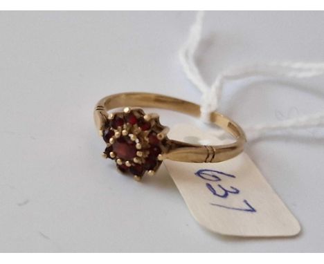 A Garnet Cluster Ring 9Ct Size S 2 Gms