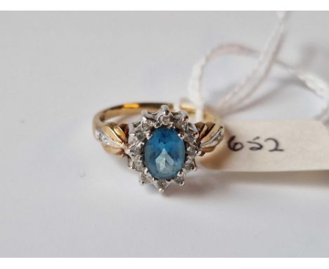 A Topaz And Diamond Modernistic Ring 9Ct Size N 2.8 Gms
