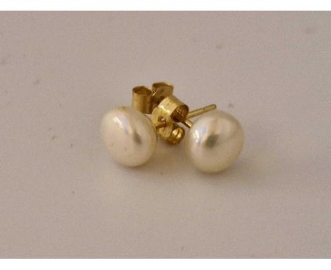 A Pair Of Pearl Ear Studs