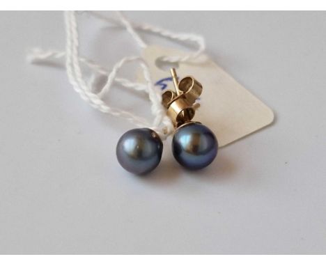 A Pair Of Pearl Ear Studs 9Ct
