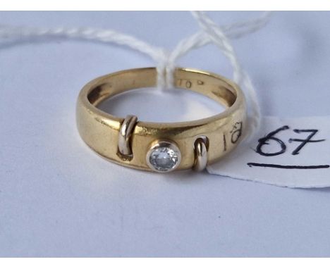 A Heavy 18Ct Band Ring Set With A Single Diamond 4.7G