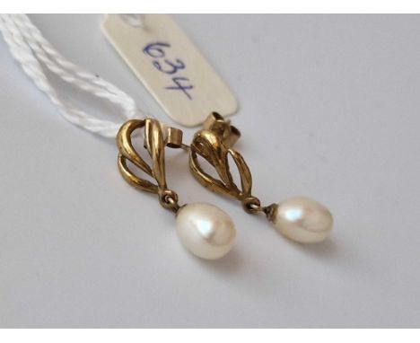 A Pair Of Pearl Drop Earrings 9Ct