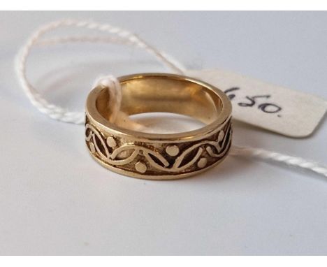 A Decorative Band Ring, 9Ct, 4.2 G.