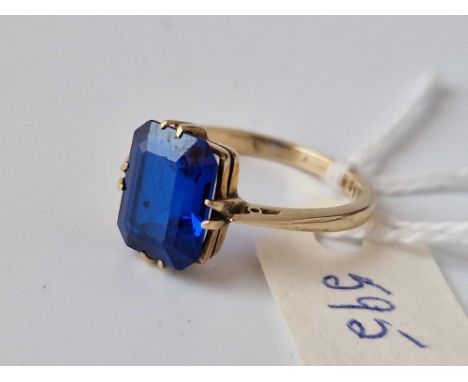 A Blue Stone Dress Ring 18Ct Gold Size N 2.8 Gms