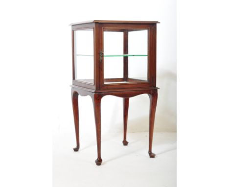 An Edwardian early 20th century mahogany Bijouterie display cabinet table having a chamfered edge to the top and glazed panel