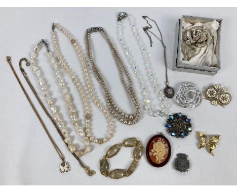 A collection of vintage and modern costume jewellery to include brooches, faux pearl necklaces and aroura borealis glass bead