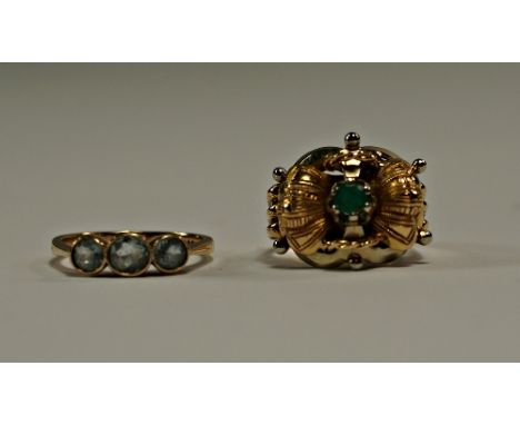 An 18ct bi-colour gold and emerald set ring of retro 1940s design, approx size O/P approx 5.5g, together with a 9ct gold thre