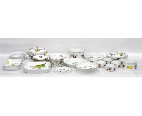 Quantity of Royal Worcester 'Evesham' pattern dinnerware 