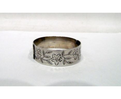Mid 20th century silver bangle with floral engraving, Birmingham, 42g or 1.4oz 