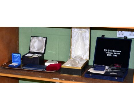 A Royal Mint collection of silver commemorative coins HM Queen Elizabeth the Queen Mother 1900-2002 fifteen silver examples a