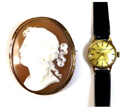 A 19th century cameo brooch, with the profile portrait of a lady in a neoclassical style, with yellow metal mount, 4.2 by 5cm
