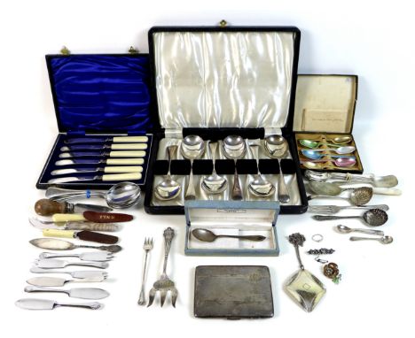 A small group of silver and plated items, including an Edwardian silver cigarette case, two pickle forks, flower brooch, Vict