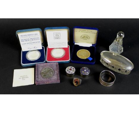 A collection of silver items and coins, including two dressing table items, a scent bottle with white metal collar, 7.5cm hig