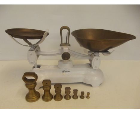 Set of balance scales and graduating brass weights 