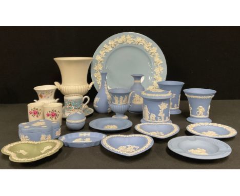 Ceramics to sort - a Wedgwood blanc de chine urnular pedestal vase, shell handles, 18cm high overall; a quantity of jasperwar
