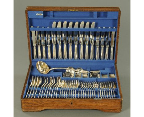 A canteen of Mappin & Webb silver plated cutlery, 8 place settings.   CONDITION REPORT:  The canteen is fairly complete.  The