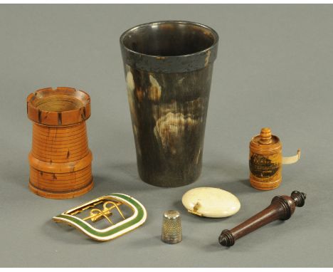 Sewing accessories and miscellanea, to include a Mauchline ware tape measure print decoration of the summit house Massachuset
