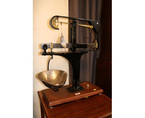 W &amp; T Avery of Birmingham 5 Lb Scales Ratio 9-1 on wooden base 