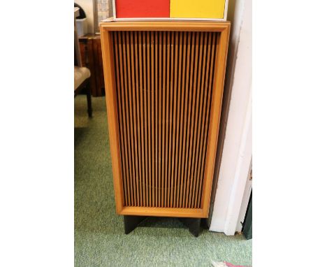 Phillips Retro Speaker in Walnut case 