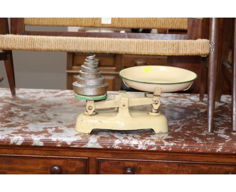 1950s Enamelled Kitchen scales and a set of graduated weights 