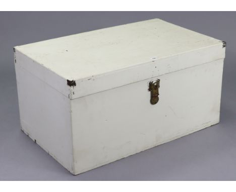 An early/mid-20th century white painted deal storage trunk with hinged lift-lid, 35½” wide x 18” high x 22¼” deep.
