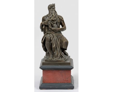 Michelangelo Buonarroti(1475 Caprese/Toskana - 1564 Rom) nachMosesBronze, dunkel patiniert; Sockel aus dunkelrotem und schwar
