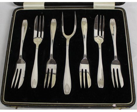 Cased set of silver pastry forks &amp; serving fork,&nbsp; Arthur Price &amp; Co Birmingham 1931 3.77ozt