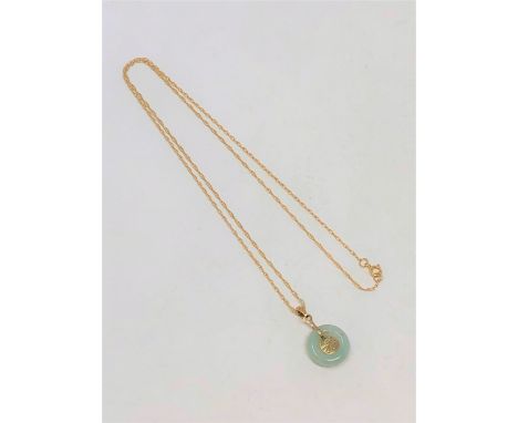 A jade disc pendant on 9ct gold chain CONDITION REPORT: 1.9g