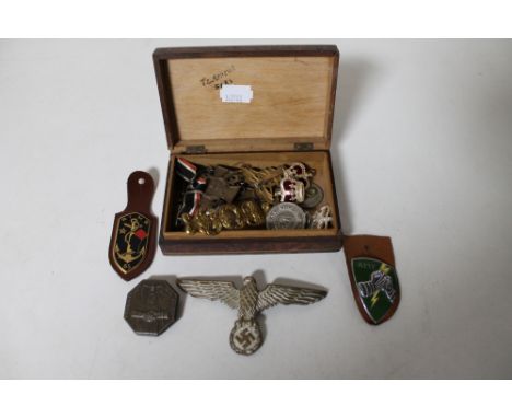 A trinket box containing militaria to include German eagle badge, WWI medal on ribbon, enamel AMF badge, cap badges etc 