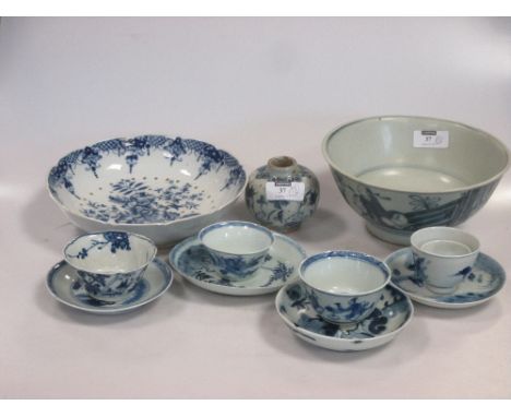 A group of twelve items of oriental blue and white porcelain, comprising five Chinese tea bowls, 18th/19th century, four sauc